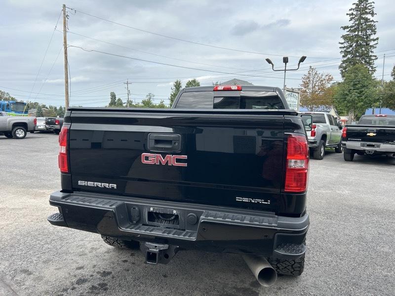 GMC Sierra 2500HD Denali Crew Cab 4WD SB 2017