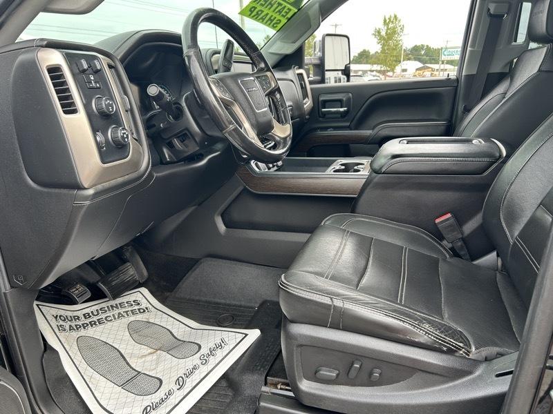 GMC Sierra 2500HD Denali Crew Cab 4WD SB 2017