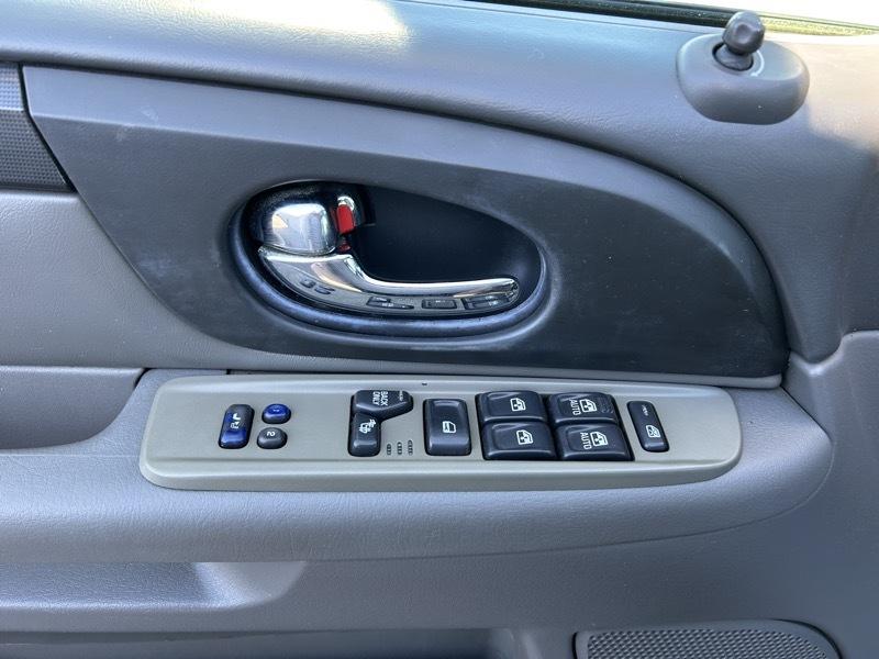 GMC Envoy XUV SLE 4WD 2004