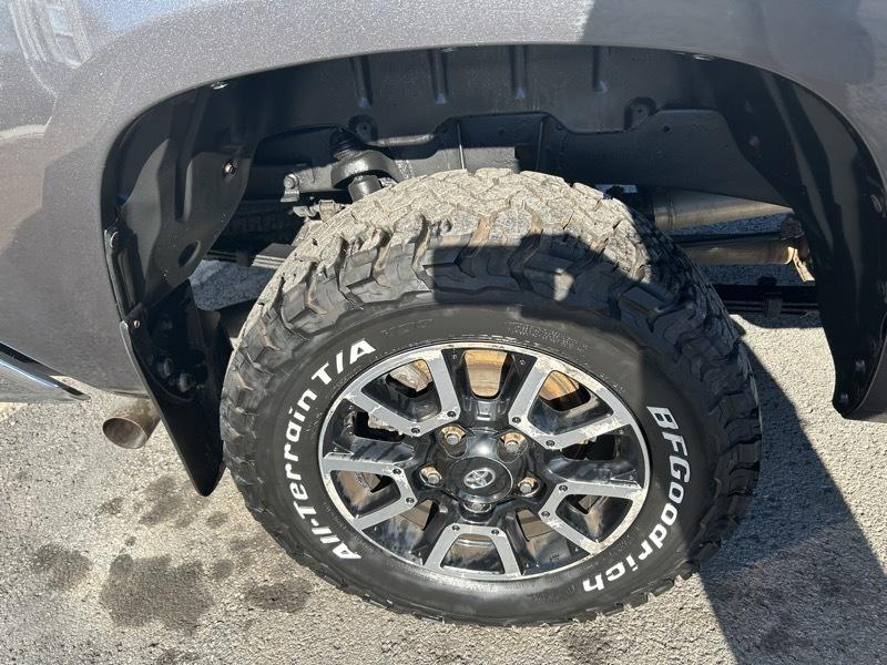 Toyota Tundra SR5 5.7L V8 CrewMax 4WD 2016