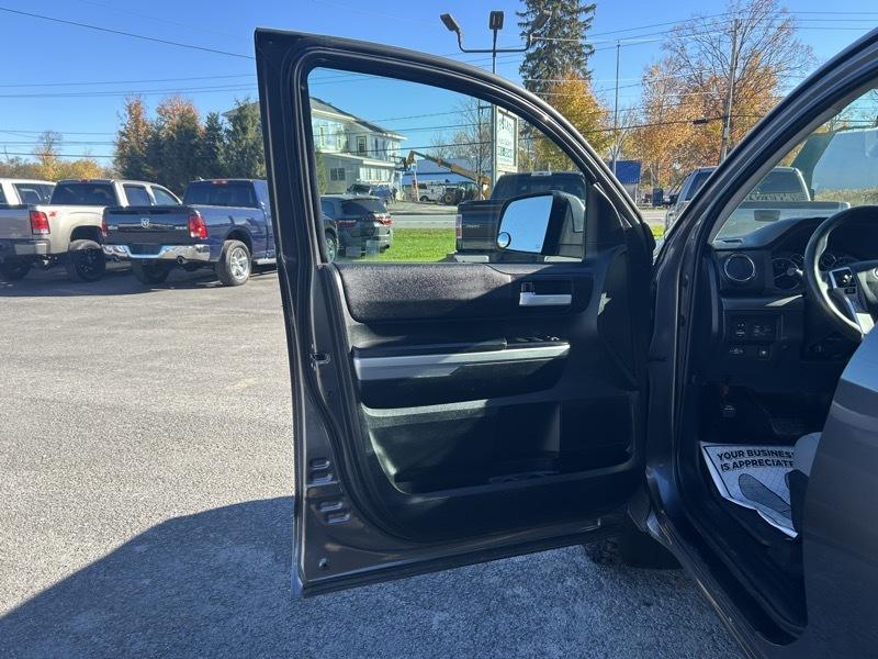 Toyota Tundra SR5 5.7L V8 CrewMax 4WD 2016