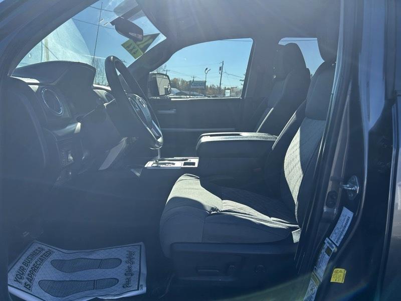 Toyota Tundra SR5 5.7L V8 CrewMax 4WD 2016