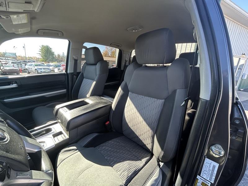 Toyota Tundra SR5 5.7L V8 CrewMax 4WD 2016