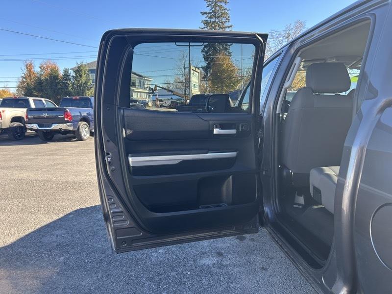 Toyota Tundra SR5 5.7L V8 CrewMax 4WD 2016