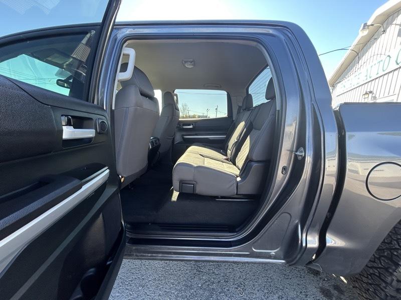 Toyota Tundra SR5 5.7L V8 CrewMax 4WD 2016