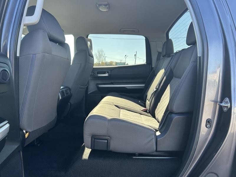 Toyota Tundra SR5 5.7L V8 CrewMax 4WD 2016