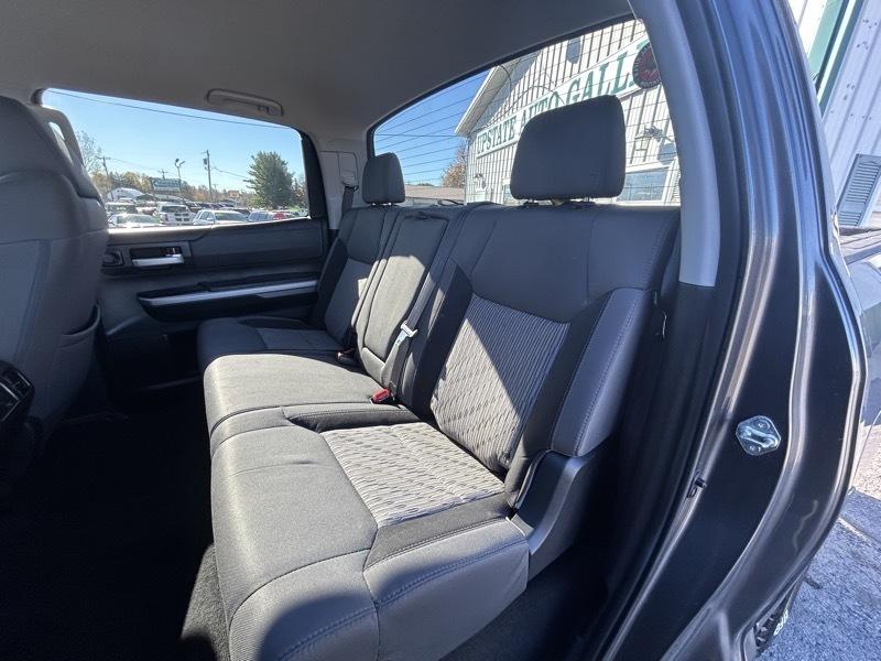 Toyota Tundra SR5 5.7L V8 CrewMax 4WD 2016