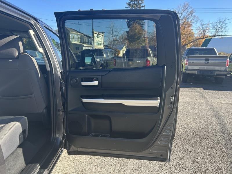 Toyota Tundra SR5 5.7L V8 CrewMax 4WD 2016