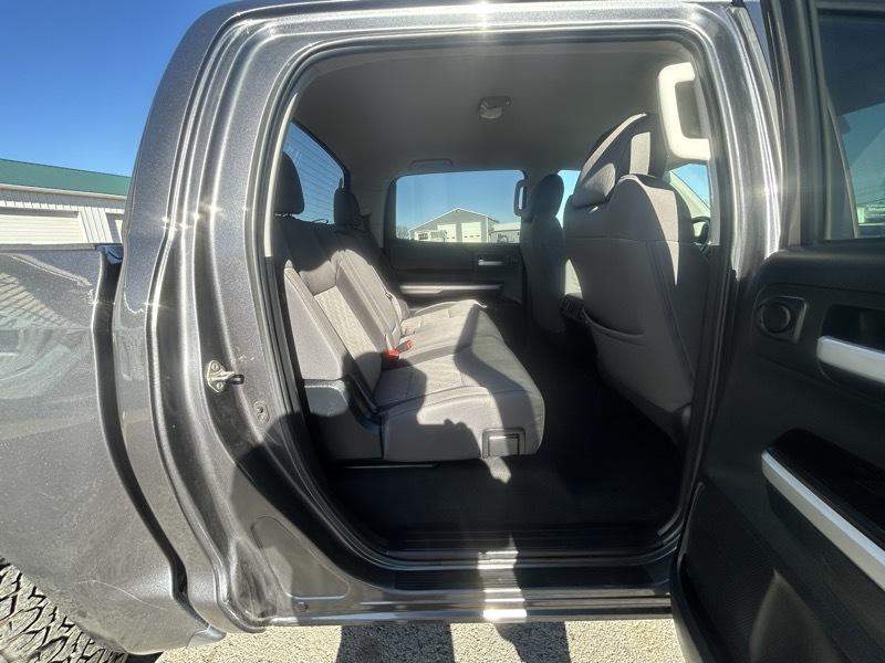 Toyota Tundra SR5 5.7L V8 CrewMax 4WD 2016