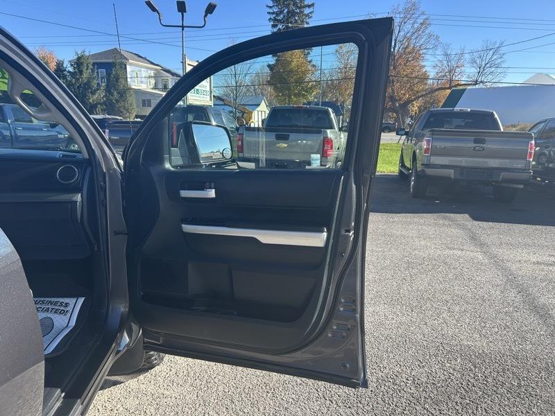 Toyota Tundra SR5 5.7L V8 CrewMax 4WD 2016