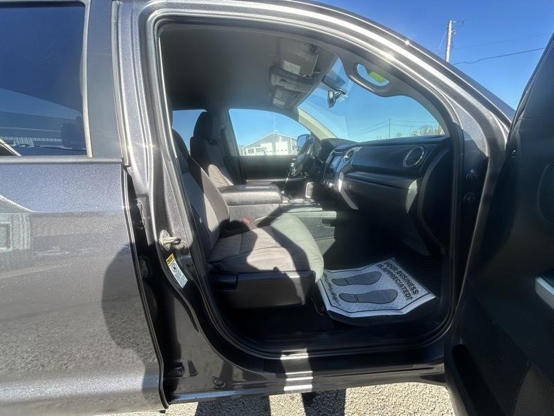 Toyota Tundra SR5 5.7L V8 CrewMax 4WD 2016