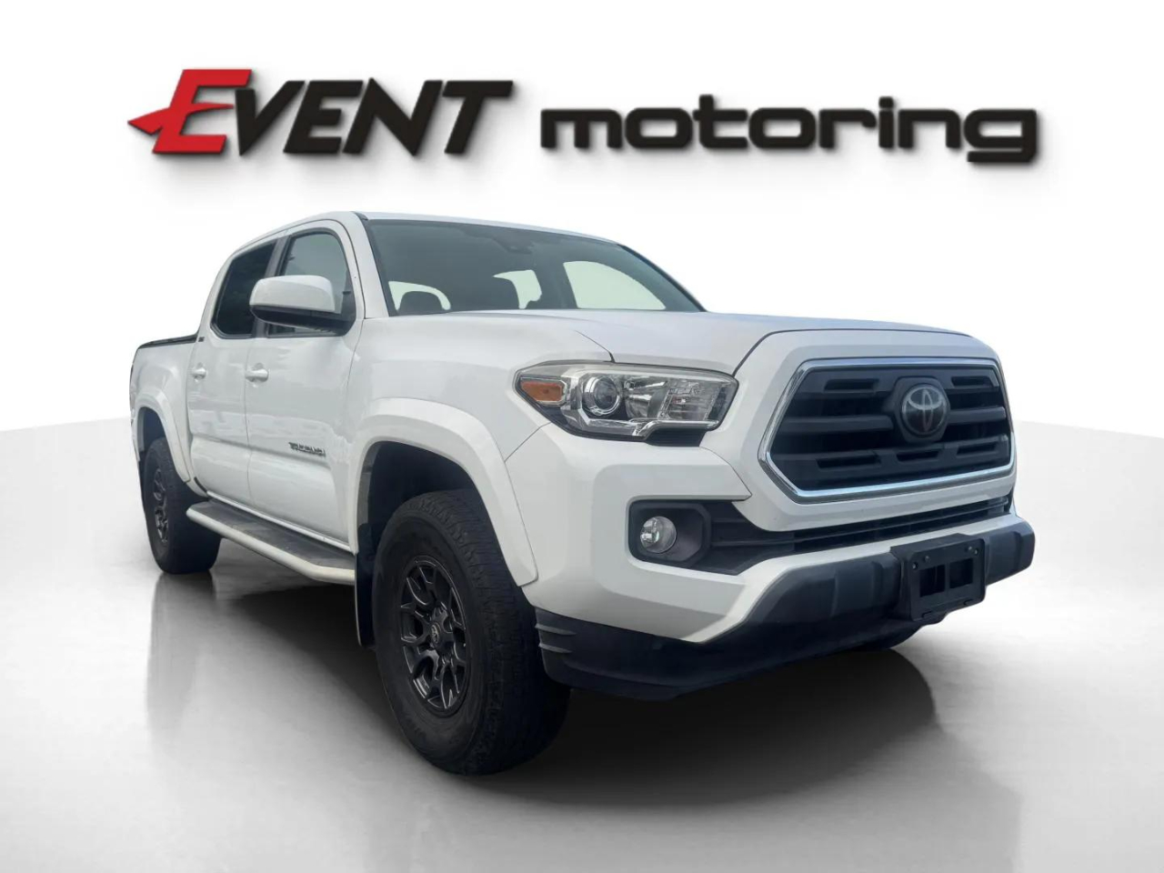 2018 Toyota Tacoma SR5 TRD Sport photo 2
