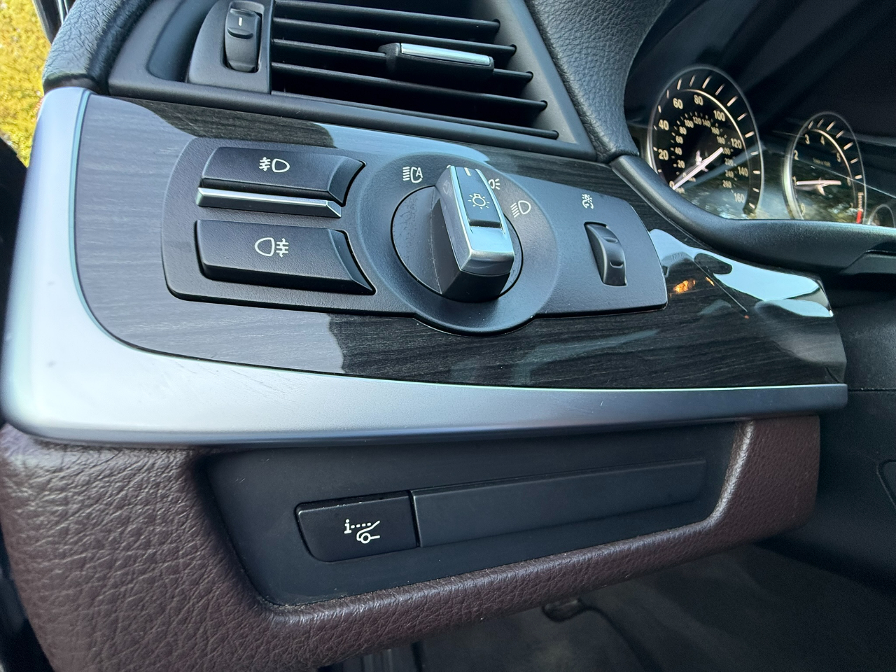 BMW 5-Series 528i xDrive 2014