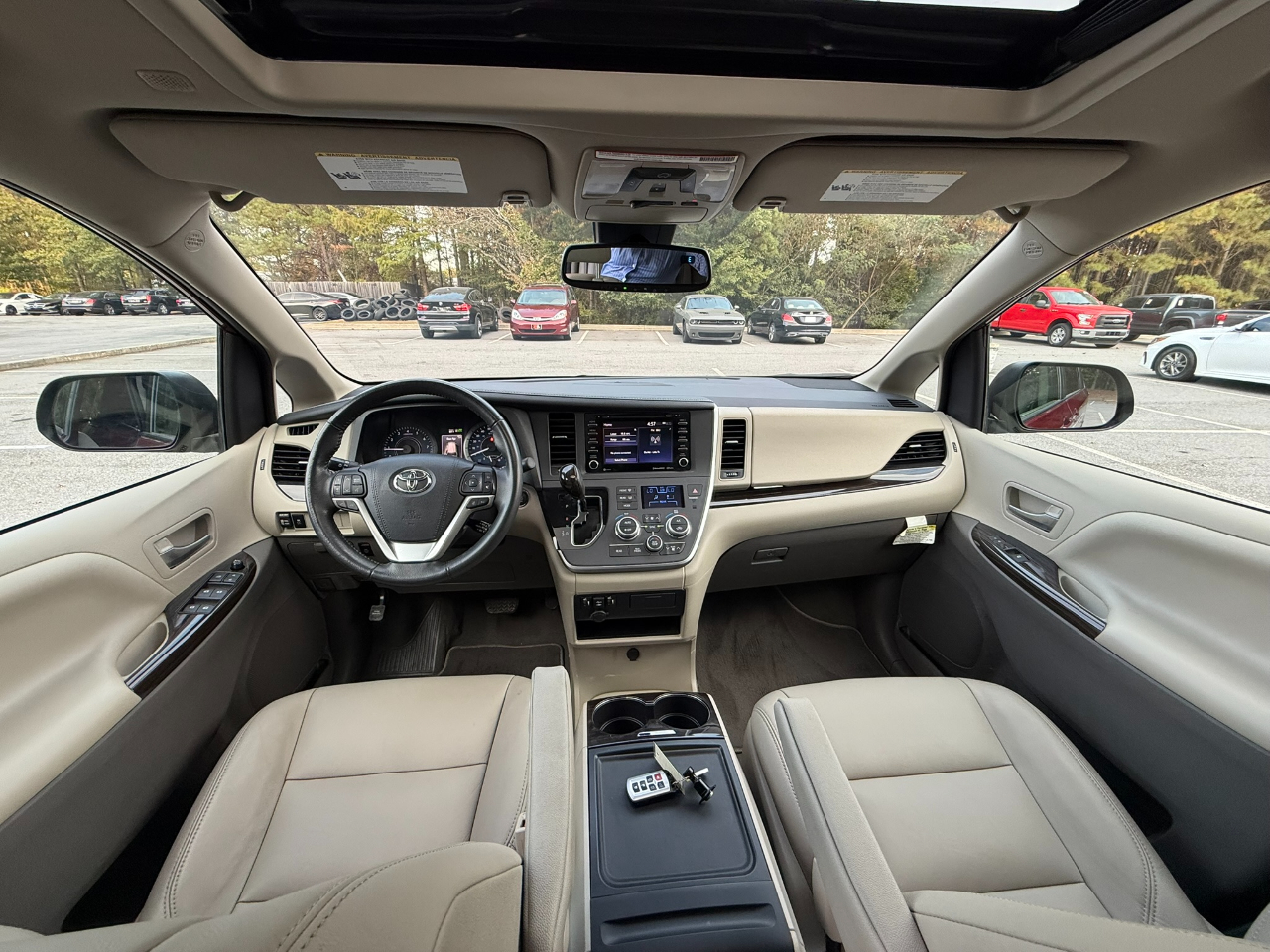 Toyota Sienna XLE 2020 Toyota Sienna XLE 2020