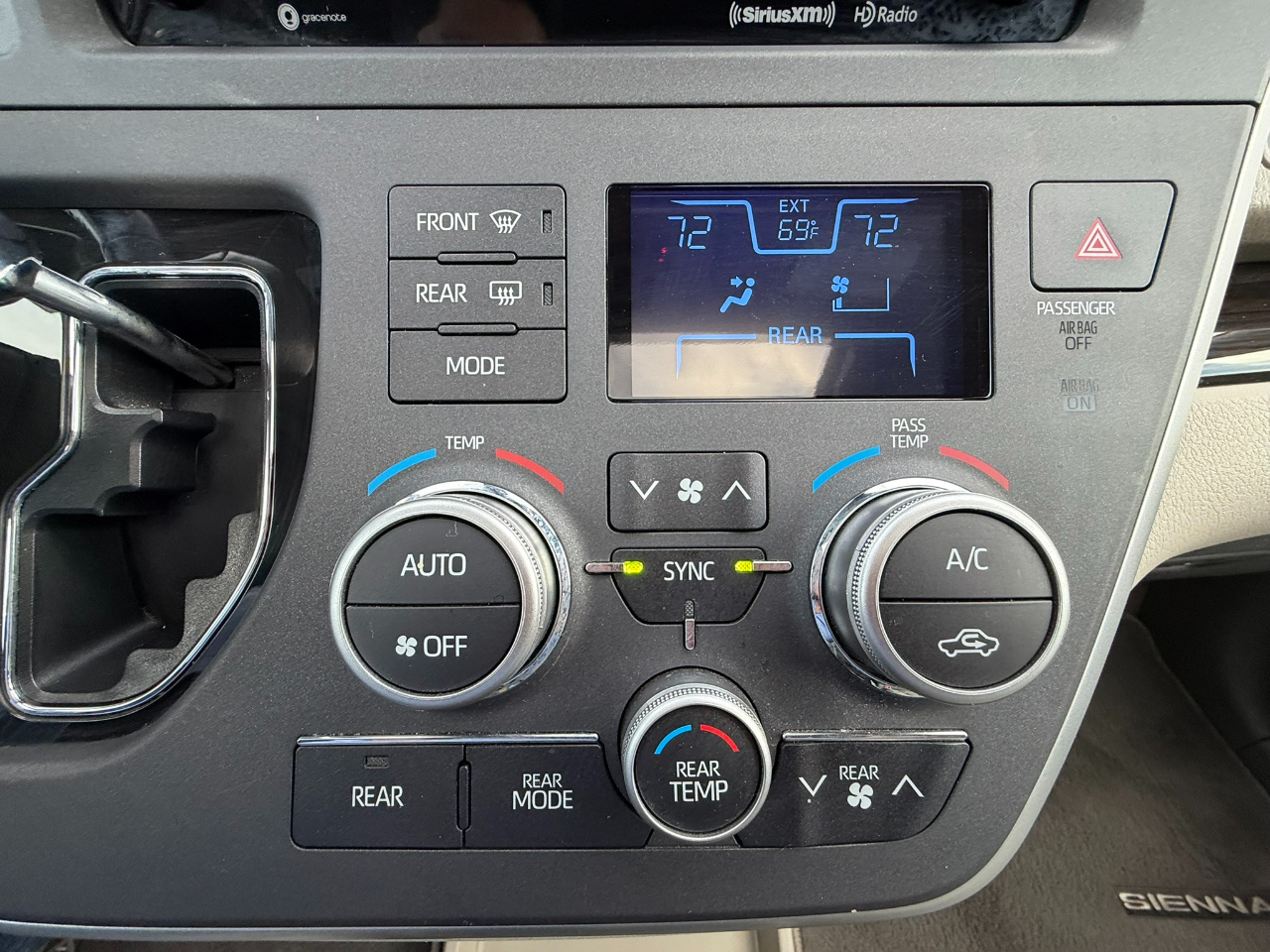 Toyota Sienna XLE 2020 Toyota Sienna XLE 2020