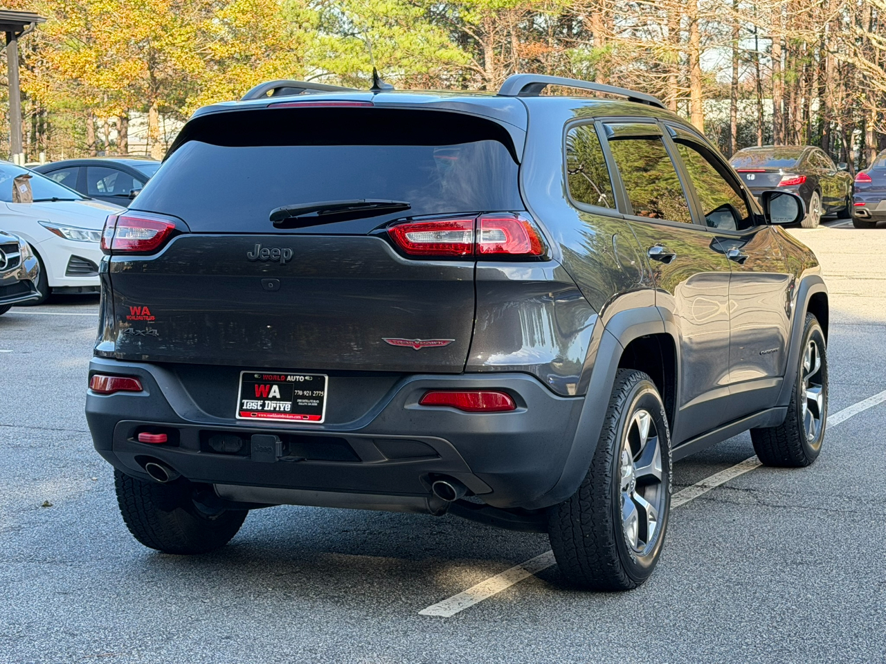 2015 Jeep Cherokee Trailhawk photo 2