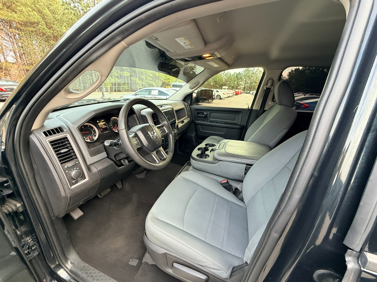 RAM 1500 Tradesman Crew Cab SWB 2WD 2017