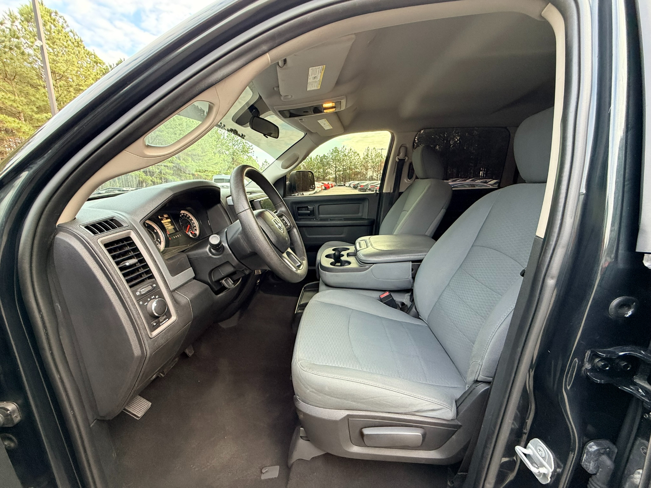 RAM 1500 Tradesman Crew Cab SWB 2WD 2017
