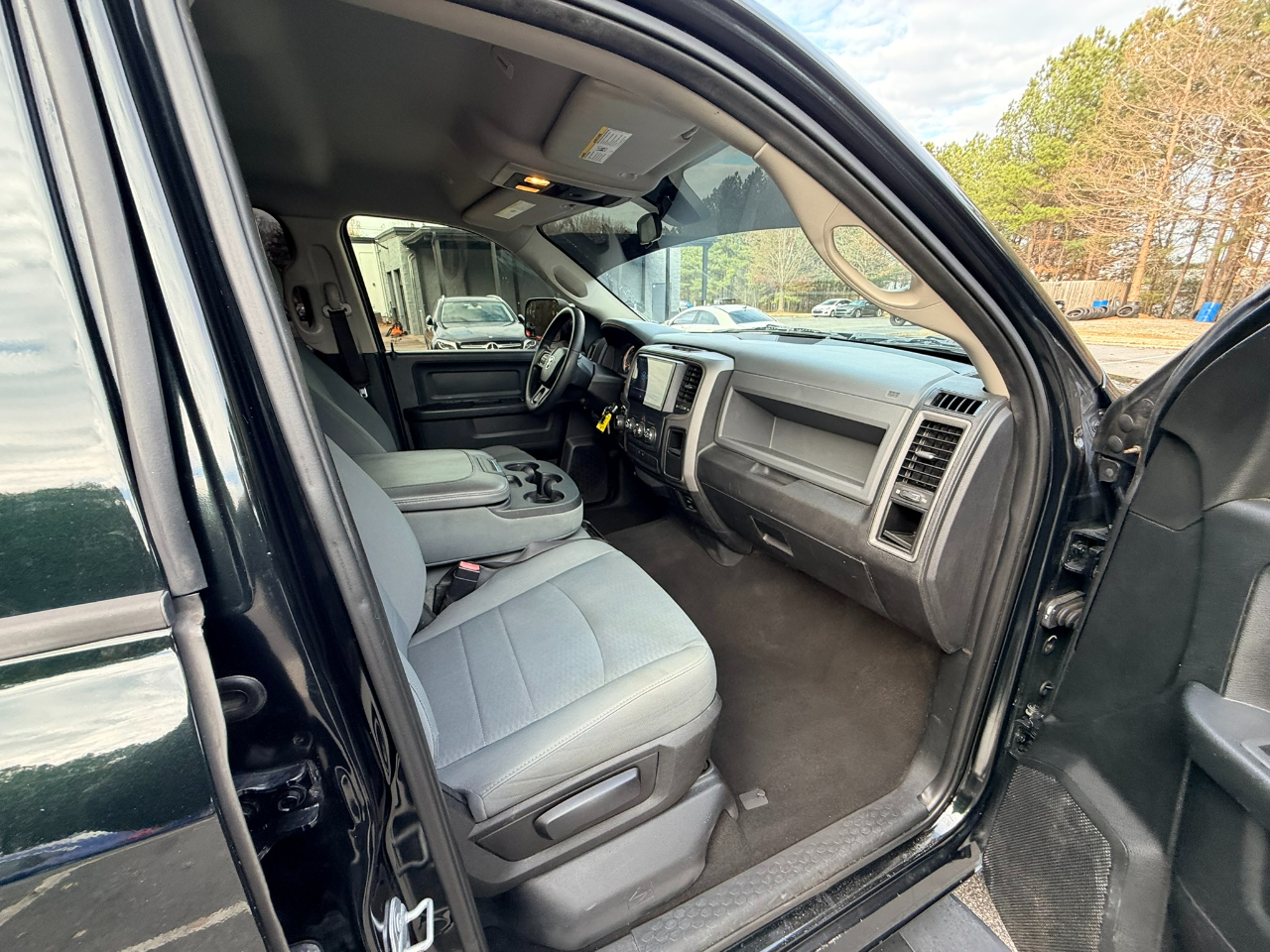 RAM 1500 Tradesman Crew Cab SWB 2WD 2017