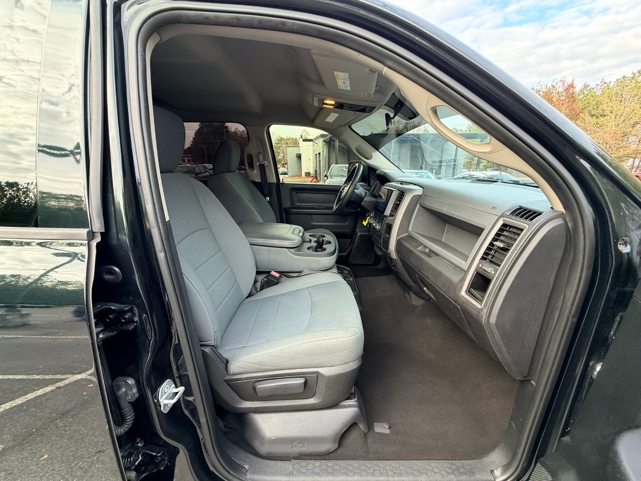 RAM 1500 Tradesman Crew Cab SWB 2WD 2017