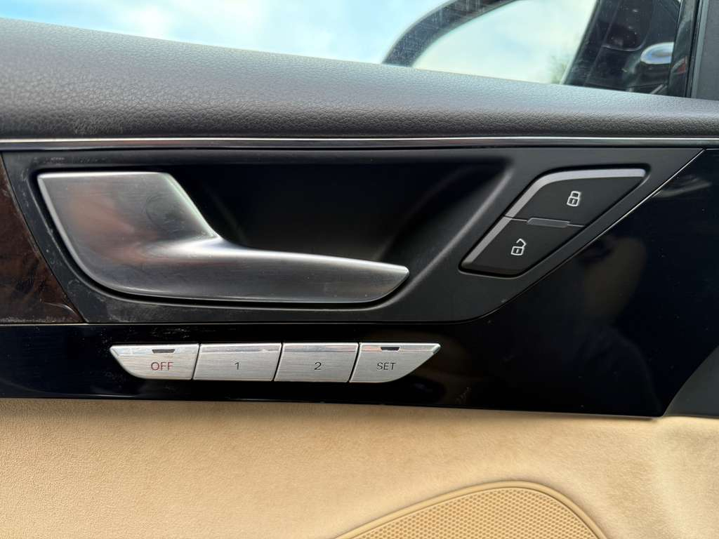 Audi A8 3.0T Sedan L quattro Tiptronic 2014