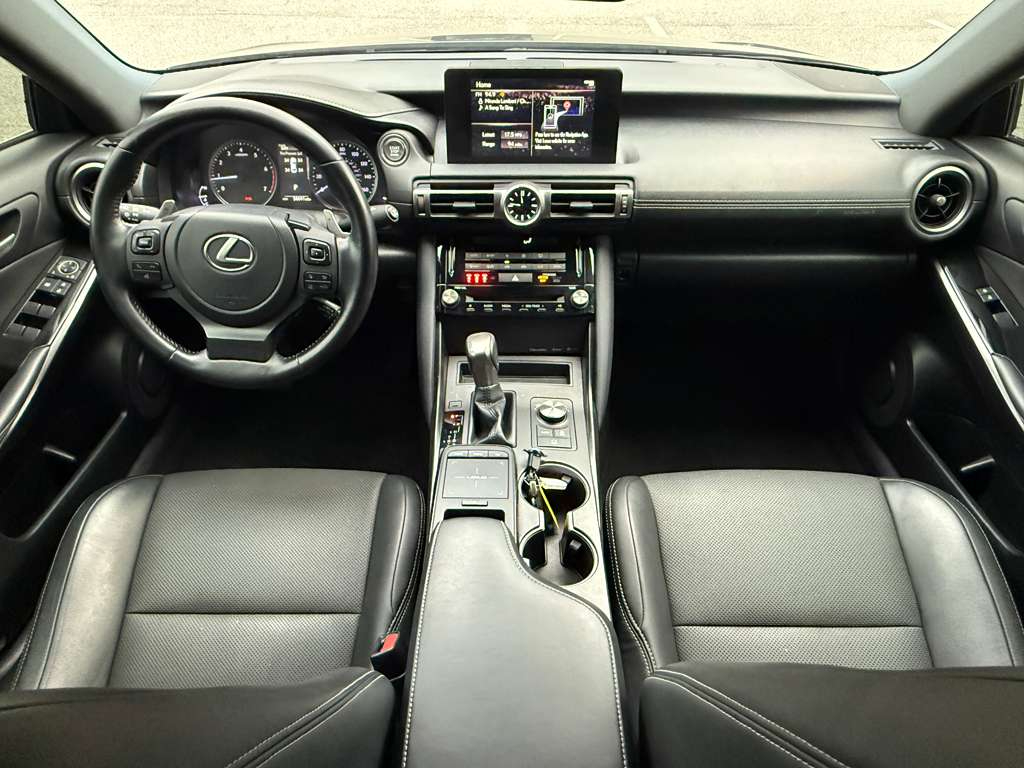 Lexus IS 300  2021