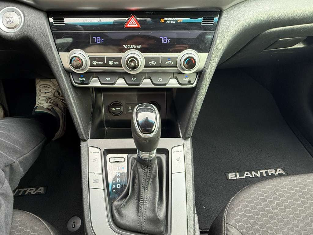 Hyundai Elantra  2020