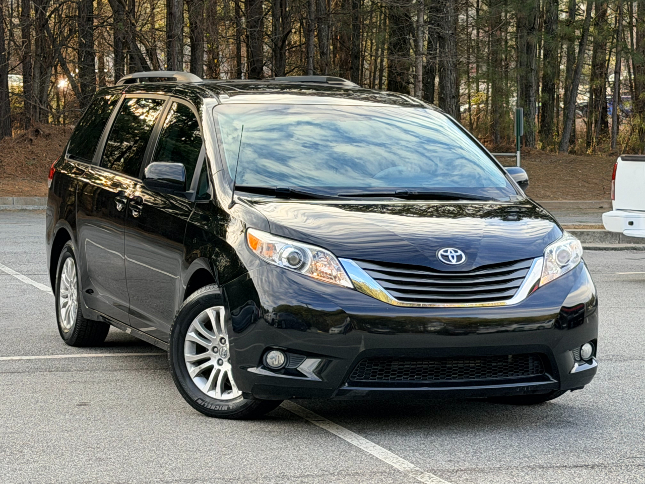 Toyota Sienna XLE FWD 8-Passenger V6 2012