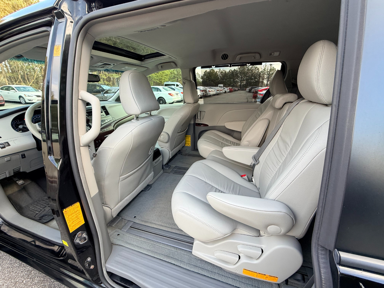 Toyota Sienna XLE FWD 8-Passenger V6 2012