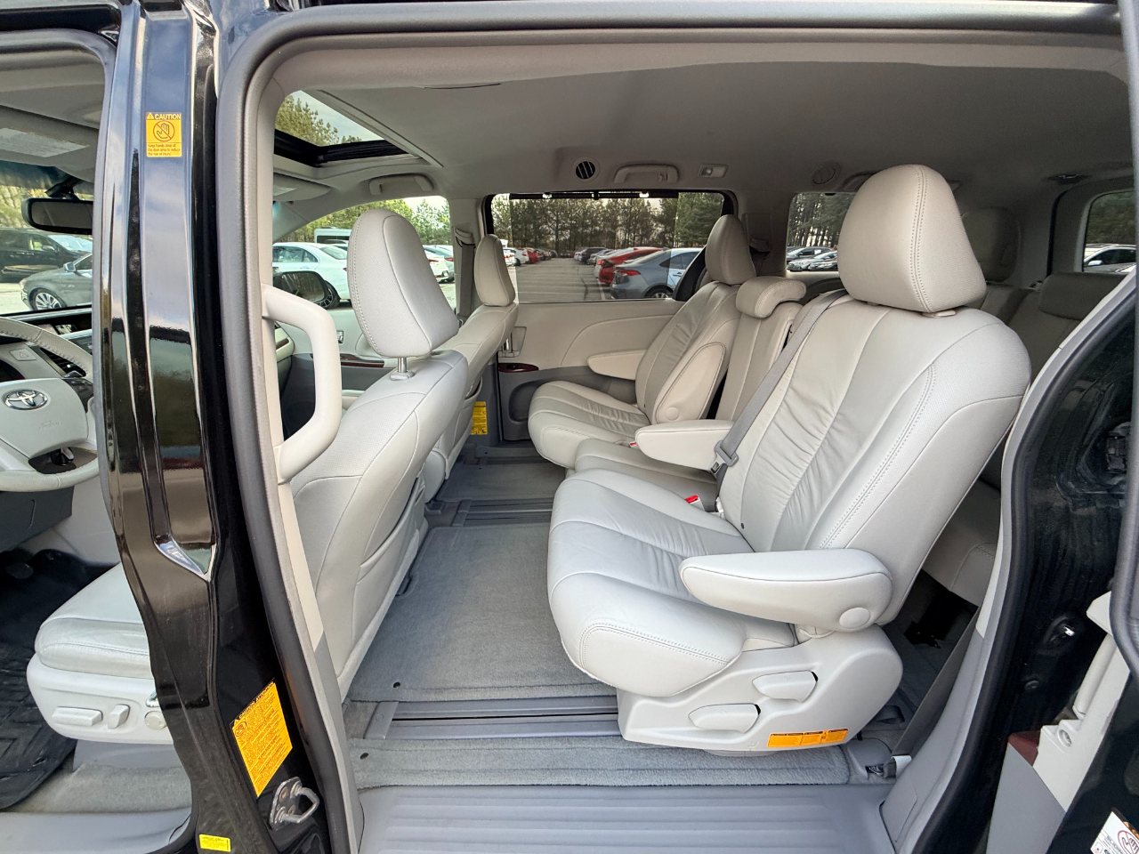 Toyota Sienna XLE FWD 8-Passenger V6 2012