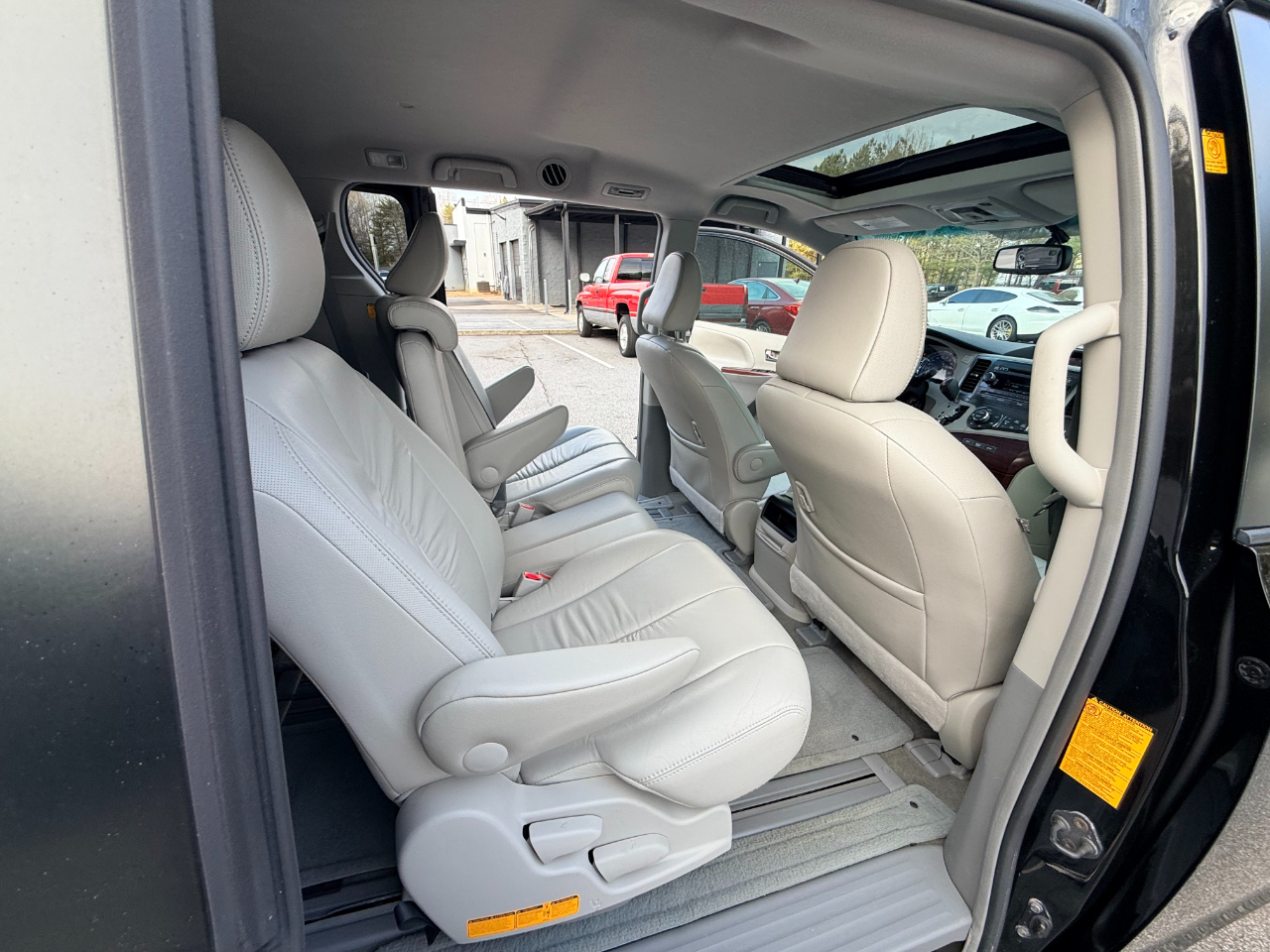 Toyota Sienna XLE FWD 8-Passenger V6 2012