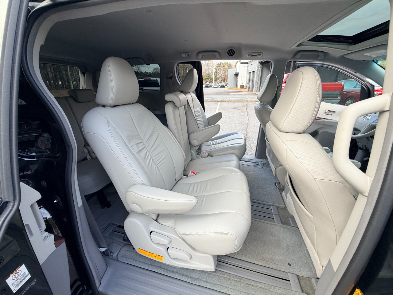 Toyota Sienna XLE FWD 8-Passenger V6 2012