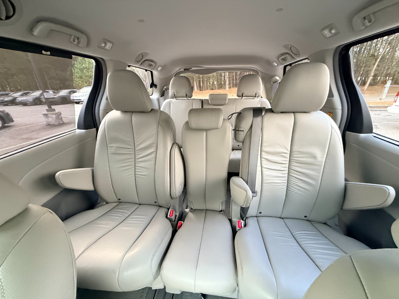 Toyota Sienna XLE FWD 8-Passenger V6 2012