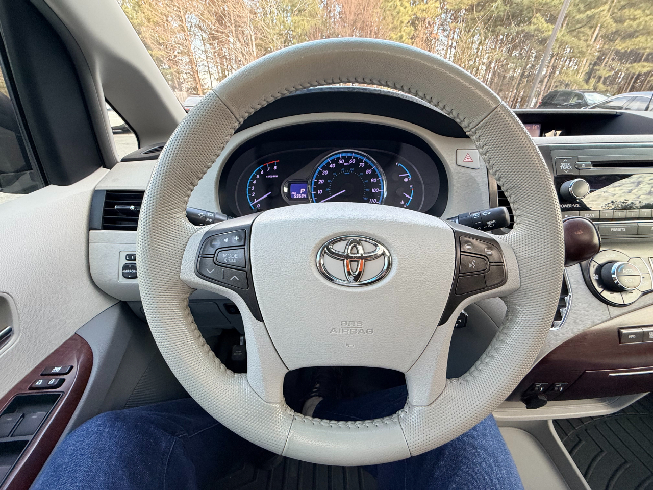 Toyota Sienna XLE FWD 8-Passenger V6 2012