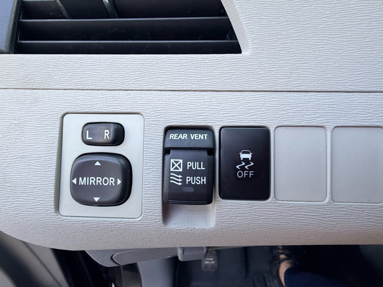 Toyota Sienna XLE FWD 8-Passenger V6 2012