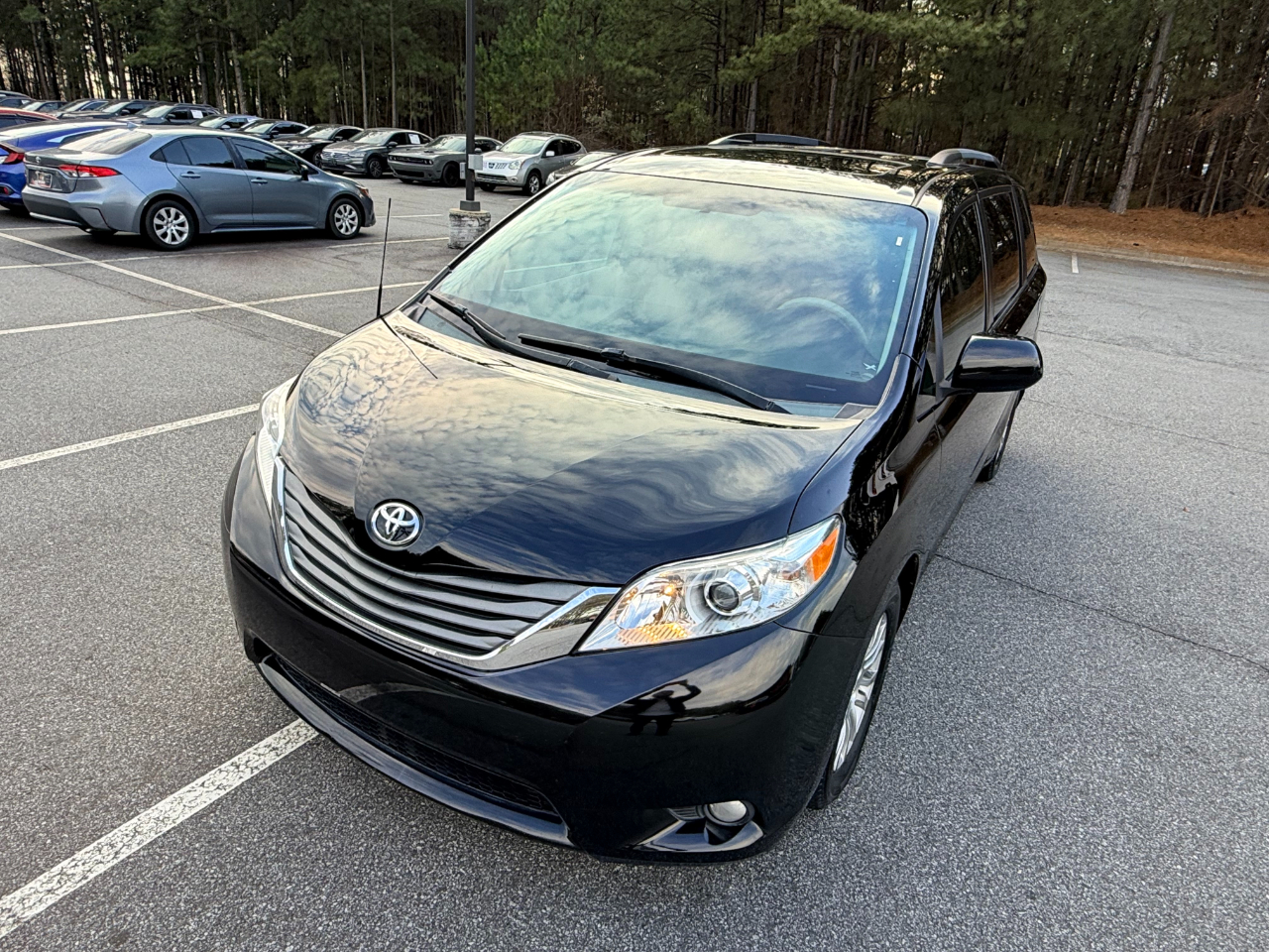 Toyota Sienna XLE FWD 8-Passenger V6 2012