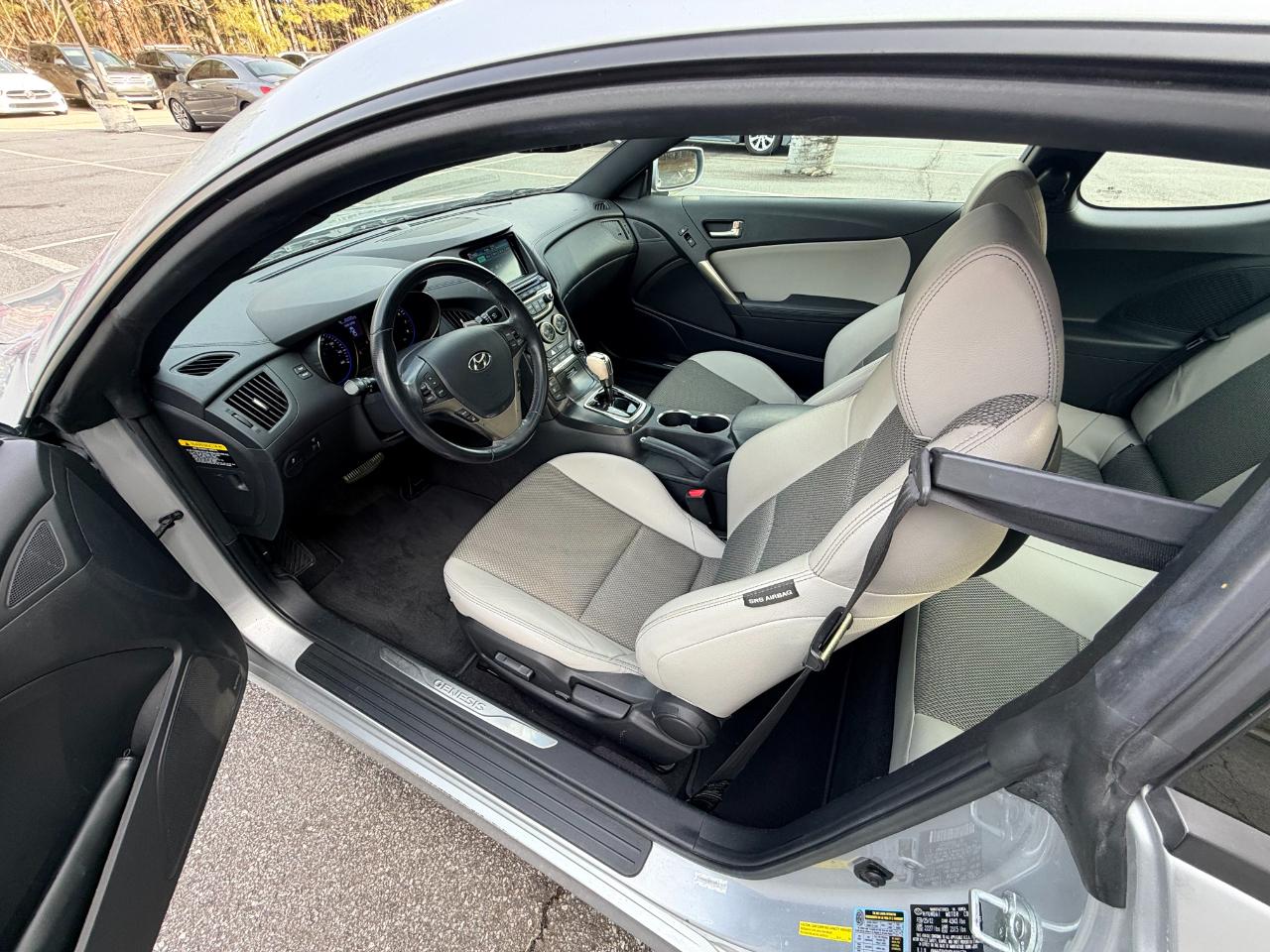 Hyundai Genesis Coupe 2.0T Premium Auto 2013