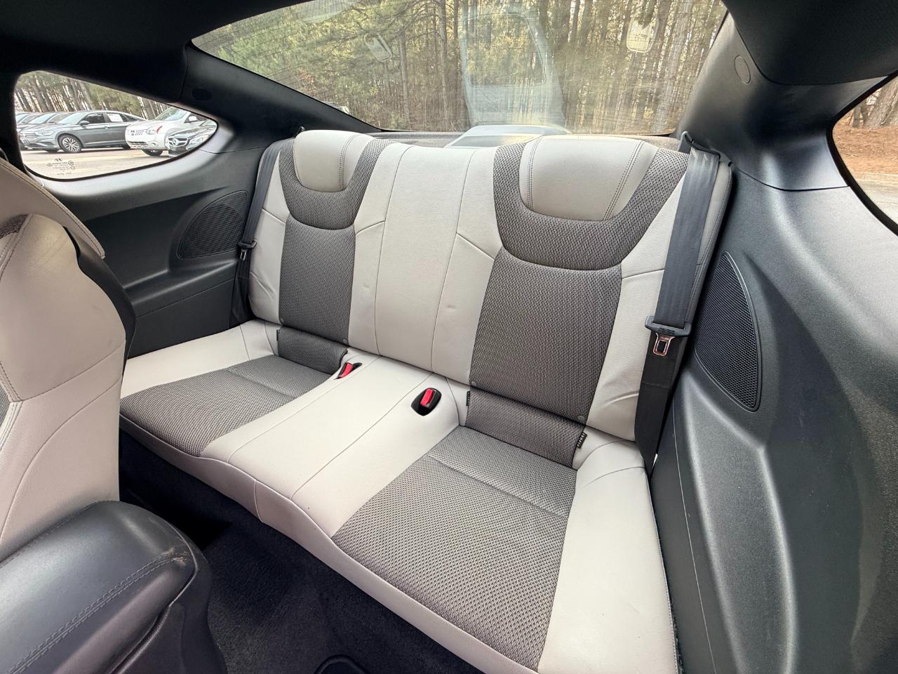 Hyundai Genesis Coupe 2.0T Premium Auto 2013