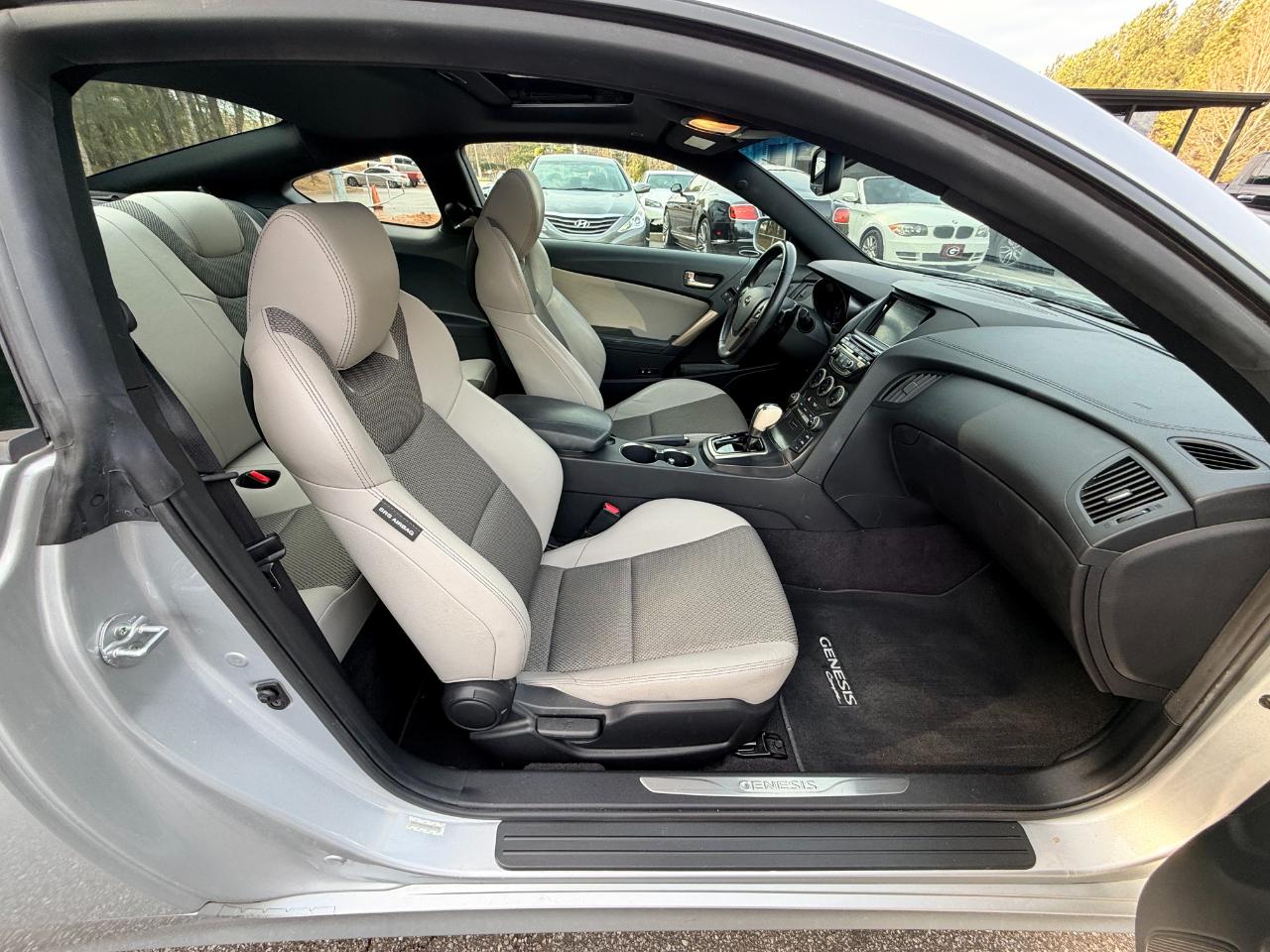 Hyundai Genesis Coupe 2.0T Premium Auto 2013