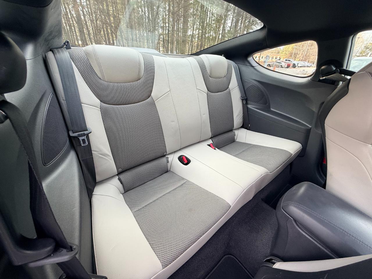 Hyundai Genesis Coupe 2.0T Premium Auto 2013