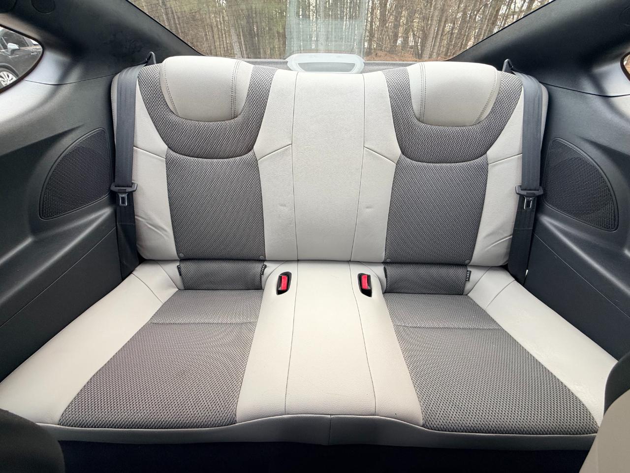 Hyundai Genesis Coupe 2.0T Premium Auto 2013