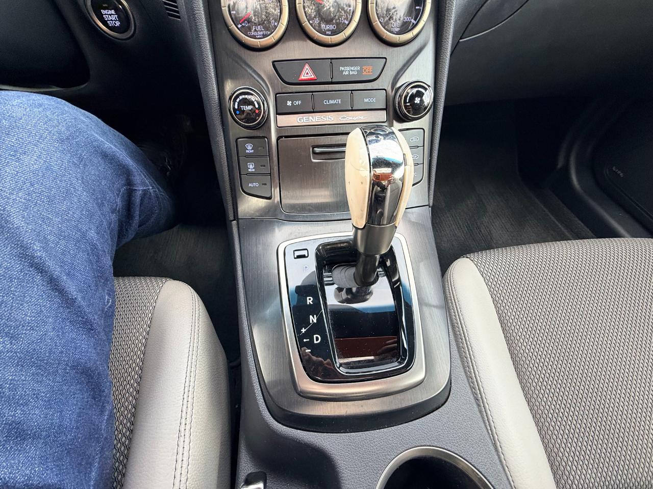 Hyundai Genesis Coupe 2.0T Premium Auto 2013