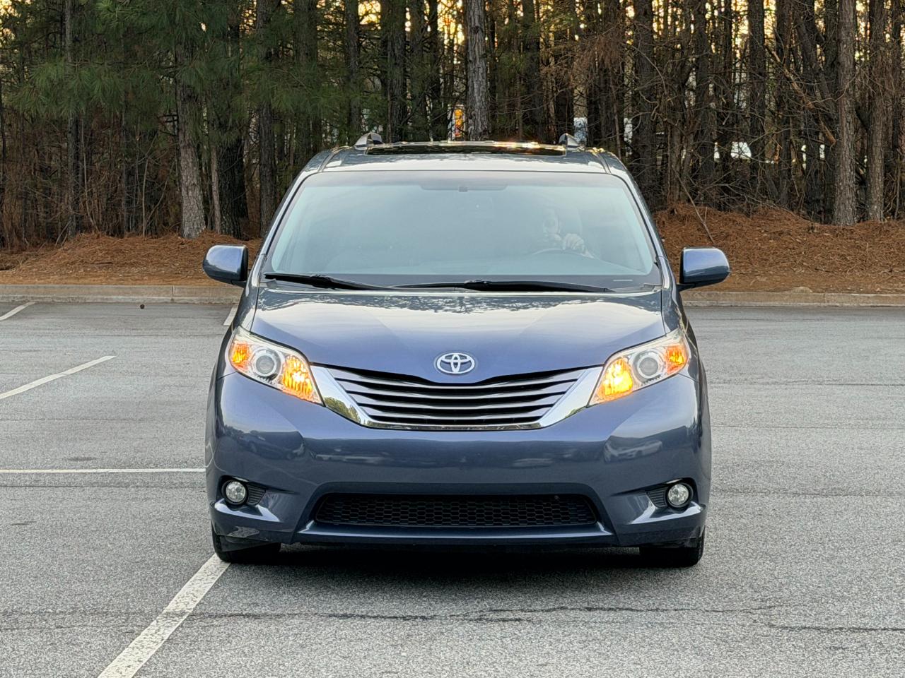 Toyota Sienna XLE 8-Passenger 2017