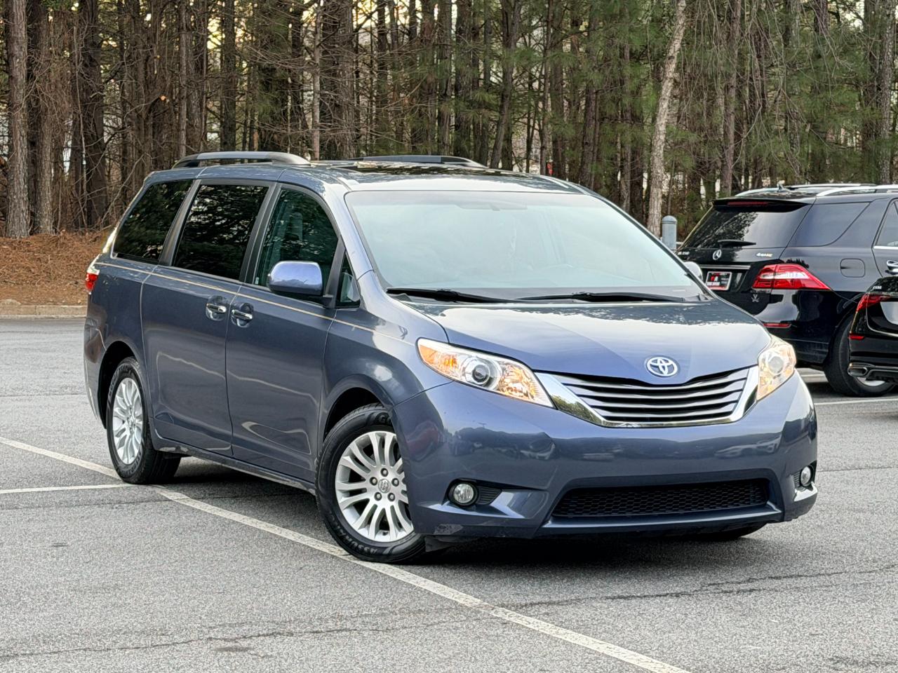 Toyota Sienna XLE 8-Passenger 2017