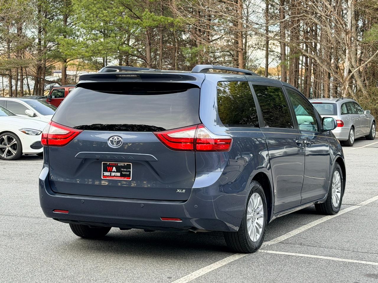Toyota Sienna XLE 8-Passenger 2017