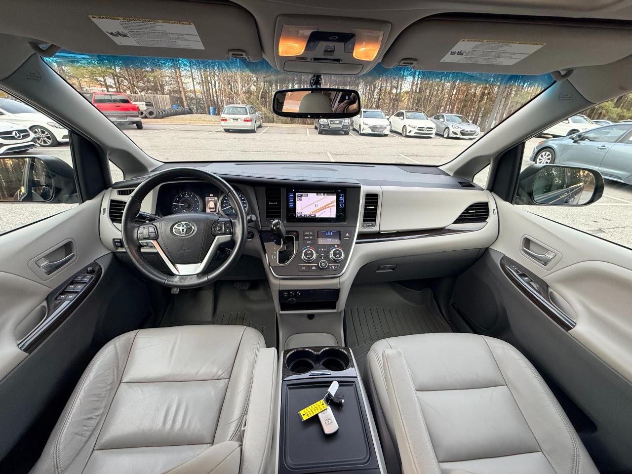 Toyota Sienna XLE 8-Passenger 2017