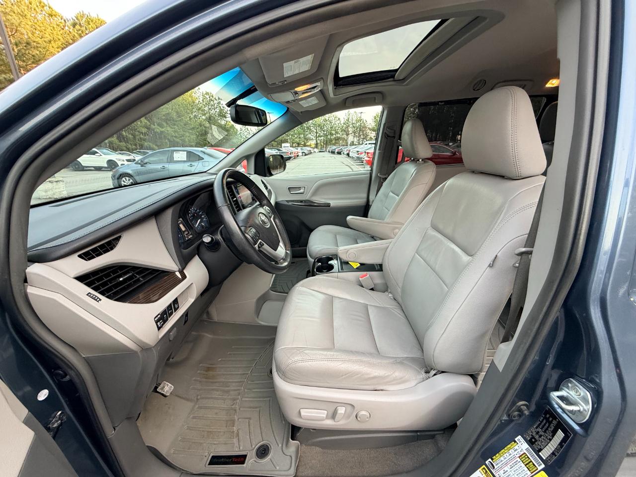 Toyota Sienna XLE 8-Passenger 2017