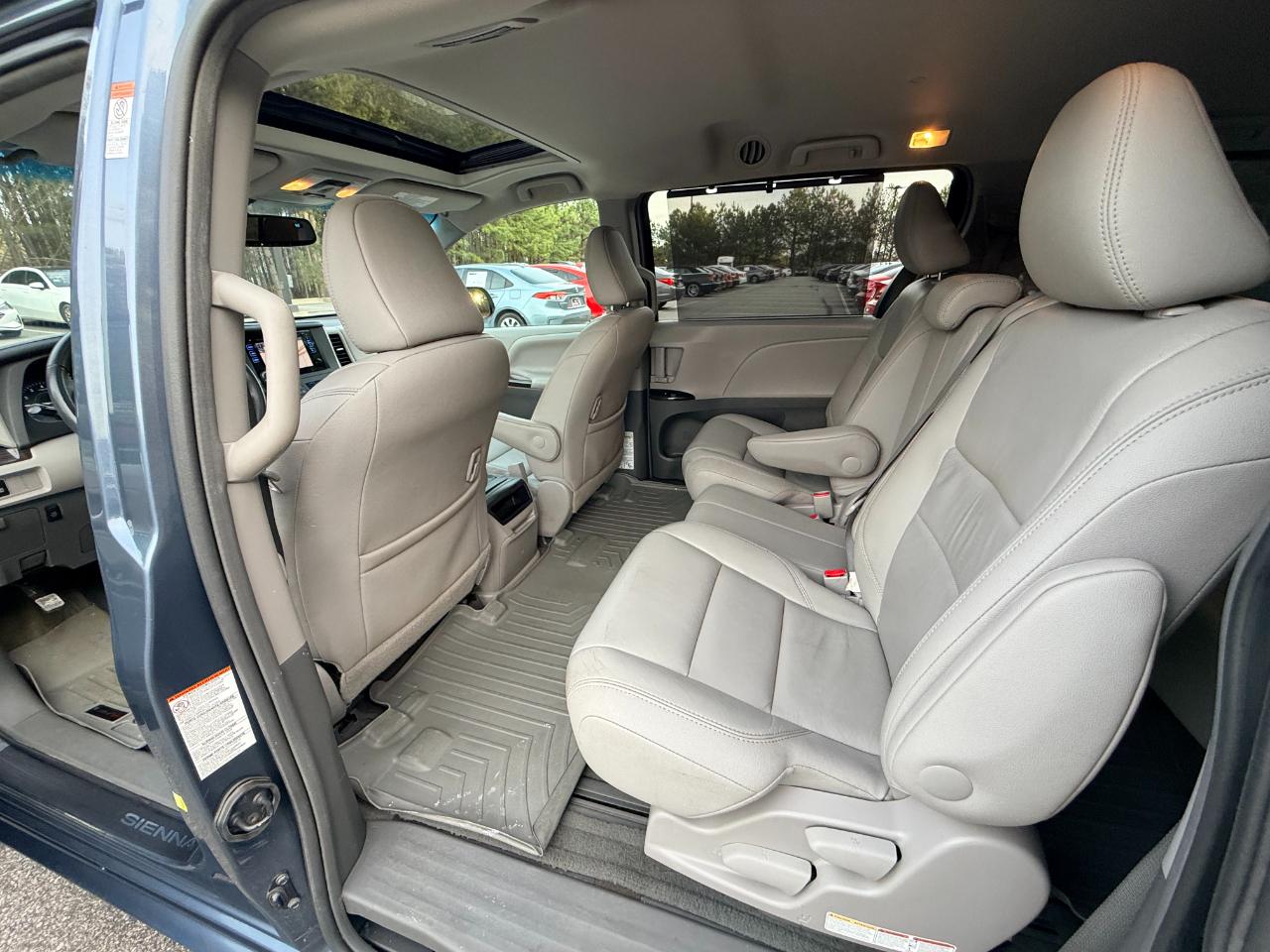 Toyota Sienna XLE 8-Passenger 2017