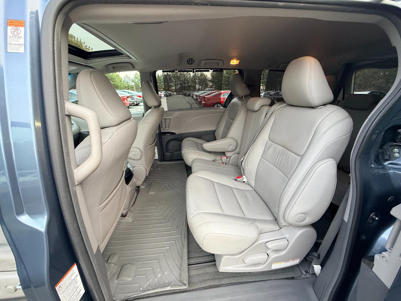 Toyota Sienna XLE 8-Passenger 2017
