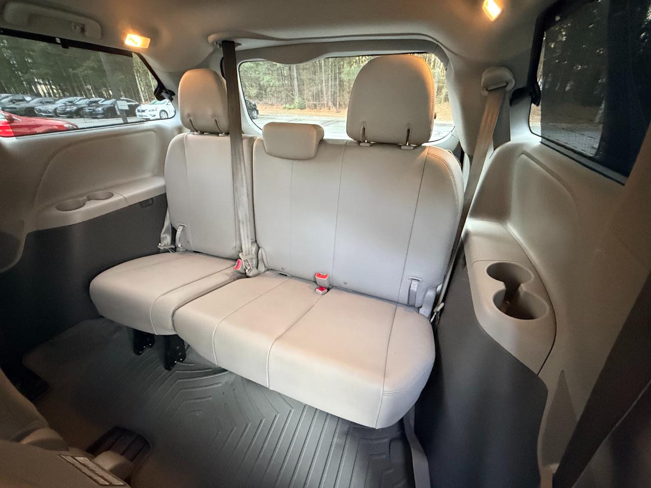 Toyota Sienna XLE 8-Passenger 2017